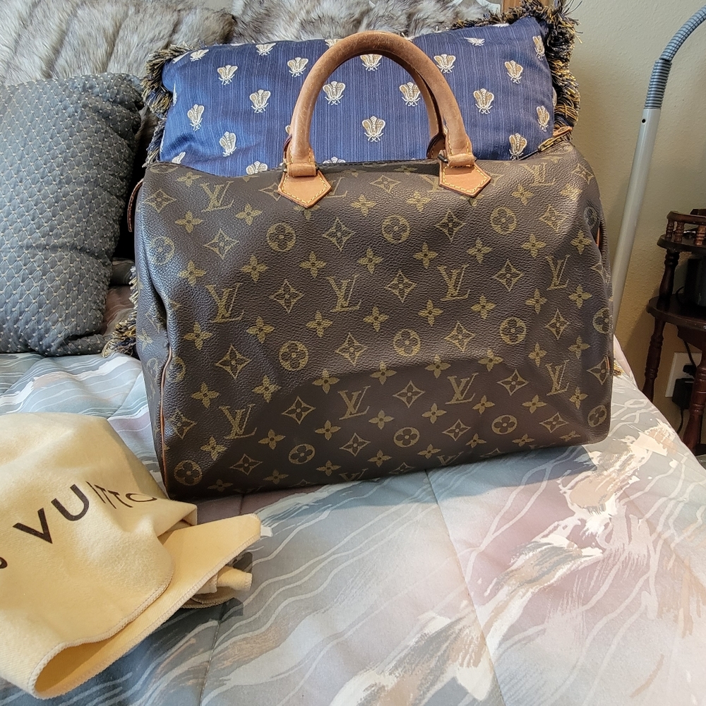 Louis Vuitton Speedy Monogram Satchel Handbag 35cm